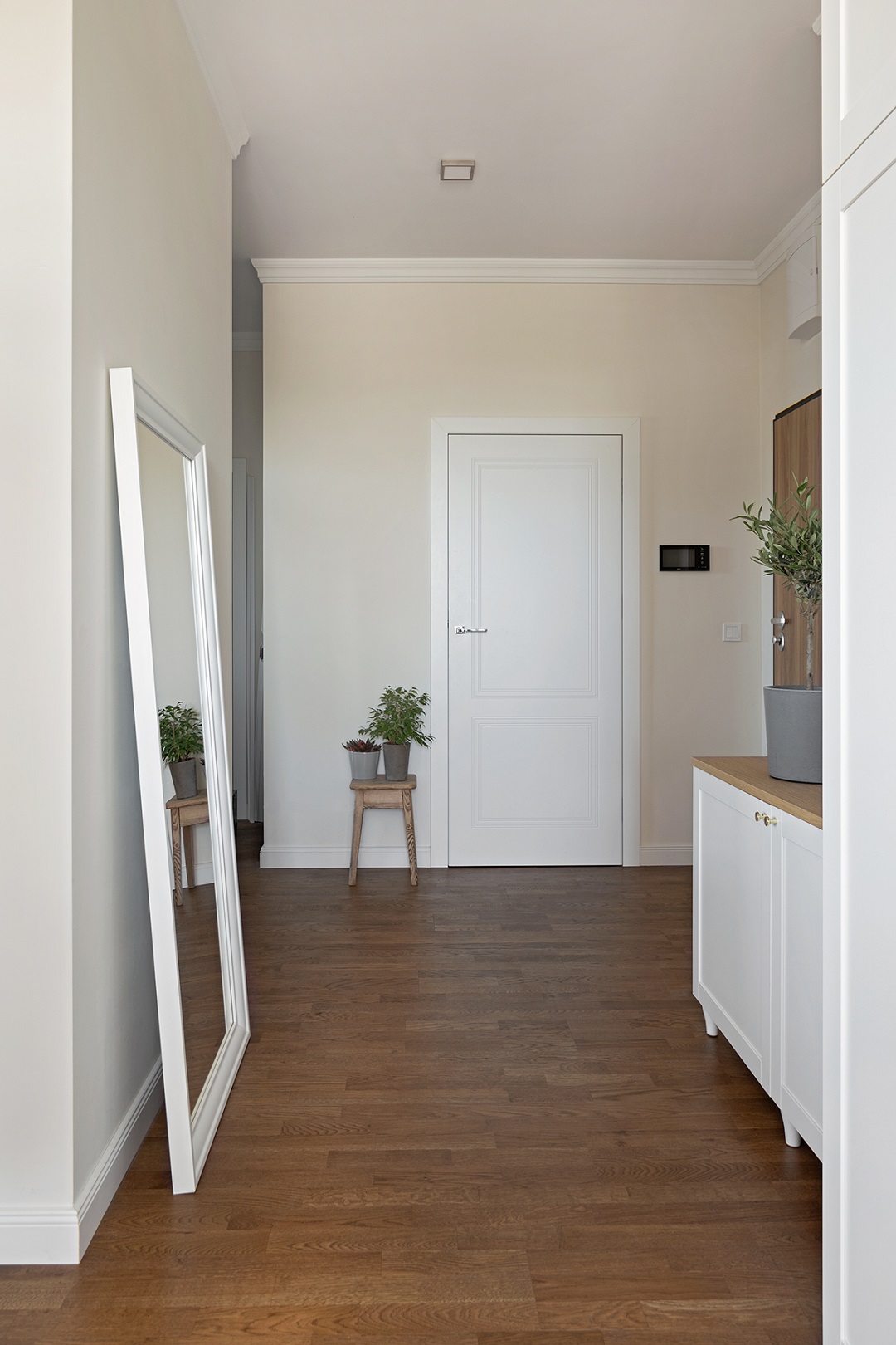 Pomysł na&nbsp;wąski korytarz w&nbsp;domu